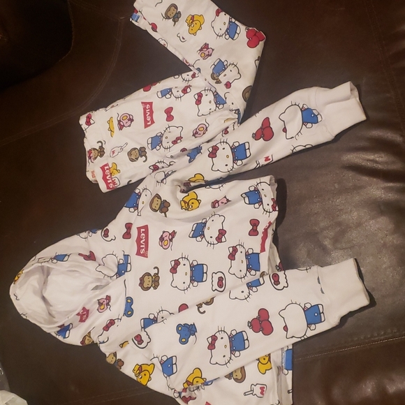 Levi's x Hello Kitty Boxy Fit Hoodie + Jeggings set outfit fit - Picture 8 of 10